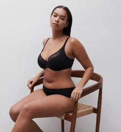 Chantelle Belle Lightweight Plunge Bra 5 Chantelle Belle Lightweight Plunge Bra -Her Room Store chantelle cha001 c10ind cs2